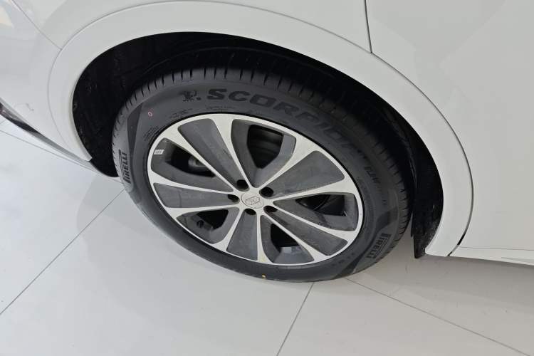 Used Hima Luxeed R7 2026 Model Range-Extending Max
