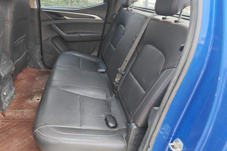 Used SAIC MAXUS T60 2017 2.8T Diesel Manual Two-Wheel Drive High-Ride Comfort Plus Long-Body Emission Standard V Left Rear Seat