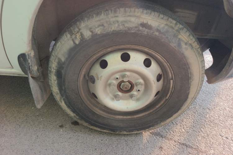 Used SAIC MAXUS Xintu V80 2019 2.5T Classic Edition 6-Speed Manual – Aoyuntong Modified Version Short Wheelbase Mid-Height Roof 5/6 Seats Right Front Wheel Hub