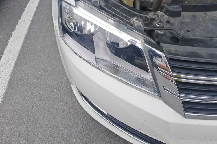 Used Volkswagen Lavida 2013 1.6L Automatic Luxury Edition Right Front Headlight