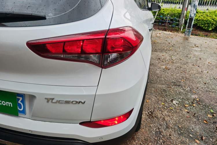 Used Hyundai Tucson 2015 1.6T Dual-Clutch Two-Wheel-Drive Smart Model Exterior 3