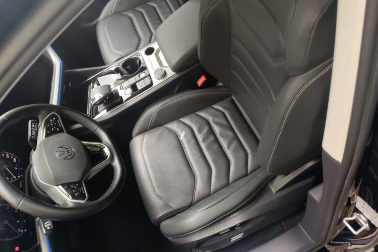 Used Volkswagen Touareg New Energy 2021 eHybrid Left Front Seat