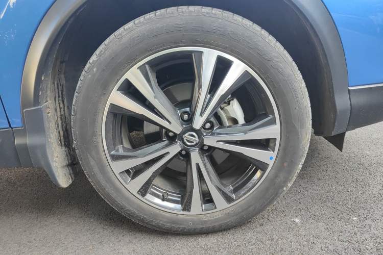 Used Nissan Qashqai 2021 2.0L CVT Luxury Edition Right Front Wheel Hub