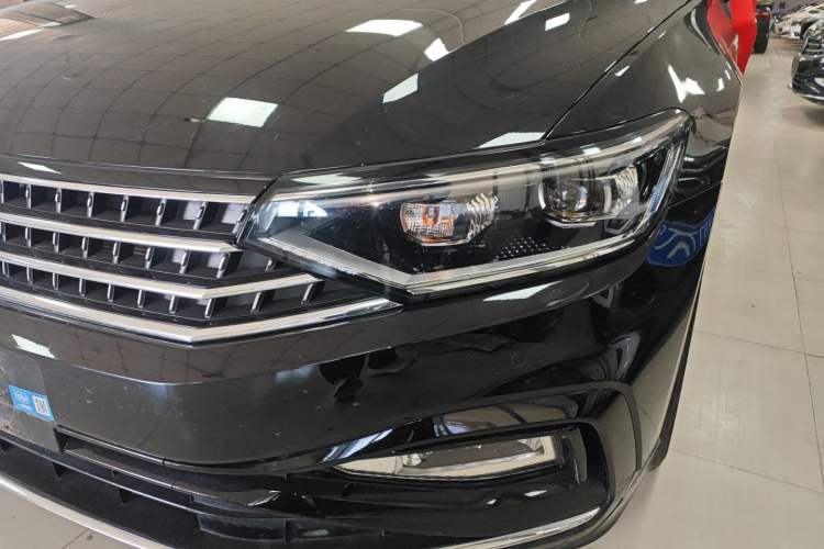 Used Volkswagen Magotan 2025 Zhongxiang Version 280TSI DSG Comfort Edition