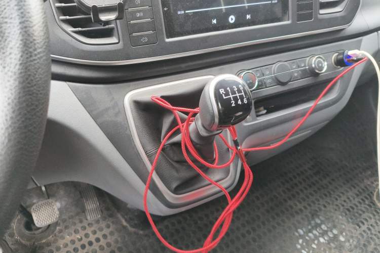 Used SAIC MAXUS Xintu V80 2025 PRO Aoyuntong 2.0T Manual Long Wheelbase Mid-Height 6/7/8/9-Seater Gear Lever