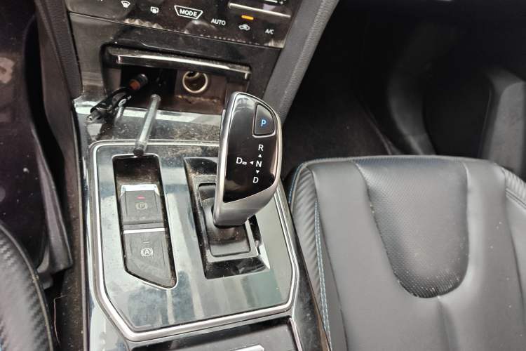 Used Venucia D60EV 2022 Standard Range Comfort Edition Gear Lever