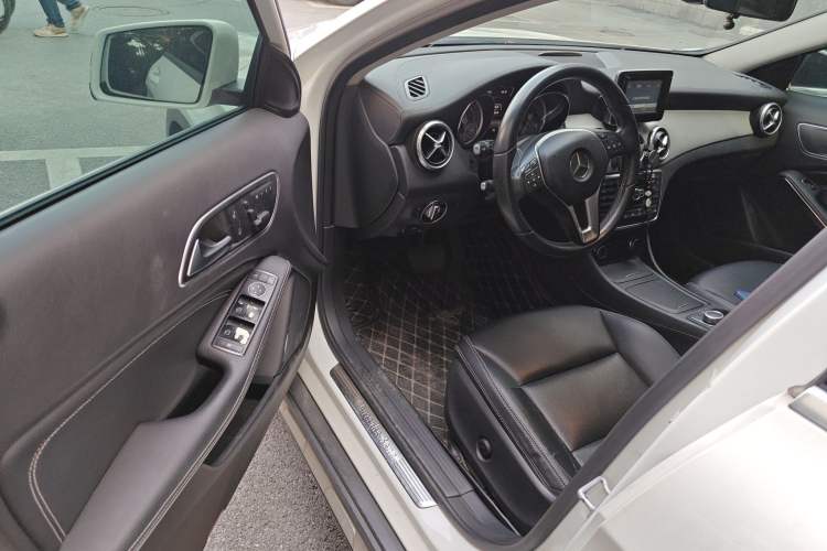 Used Mercedes-Benz GLA 2015 GLA 220 4MATIC Fashion Model Driver Seat