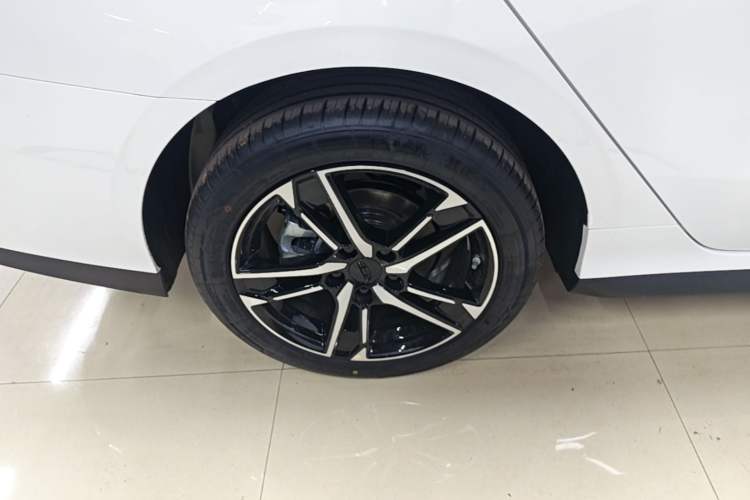 Used Geely Auto Binray 2024 Binrui COOL 1.5T DCT Longteng Edition Right Rear Wheel Hub