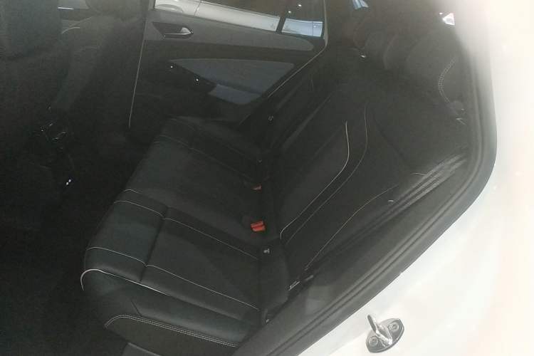 Used Volkswagen ID.4 X 2025 Smart Version Pure & Intelligent Enjoyment Edition Left Rear Seat