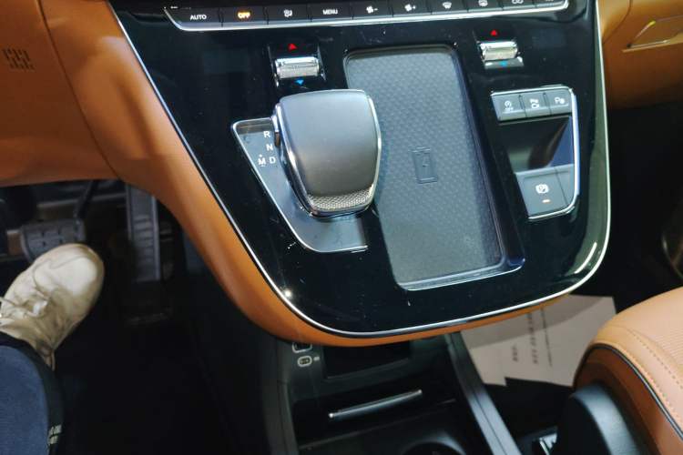 Used Hongqi HQ9 2023 2.0T Smart Connect Flagship Edition
