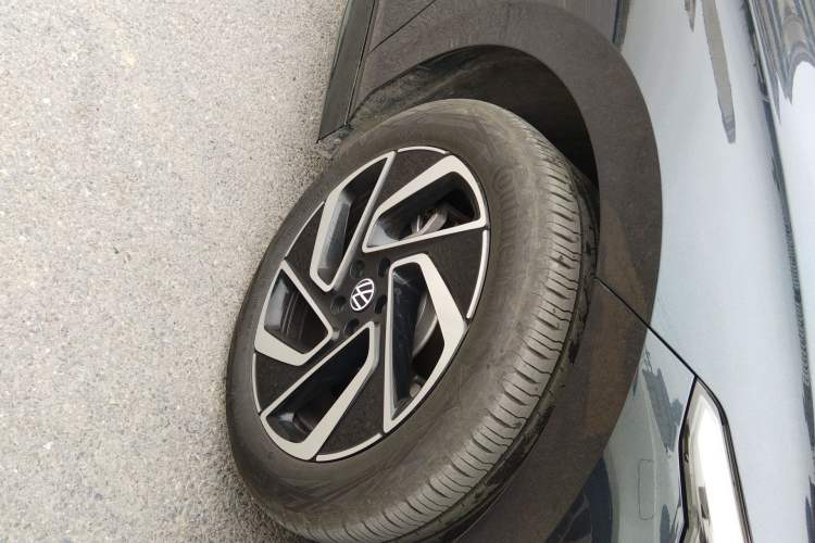 Used Volkswagen ID.7 VIZZION 2024 PRO Model Right Front Wheel Hub