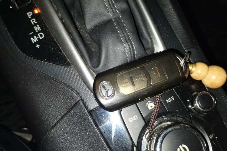 Used Mazda 3 Axela 2017 Sedan 1.5L Automatic Comfort Model Emission Standard China V Vehicle Key