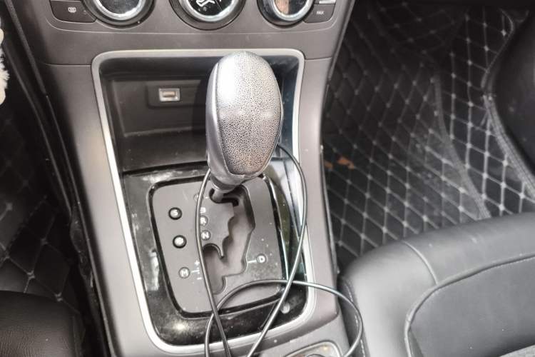 Used Citroen C4 Sega 2016 1.6L Automatic Luxury Model Gear Lever