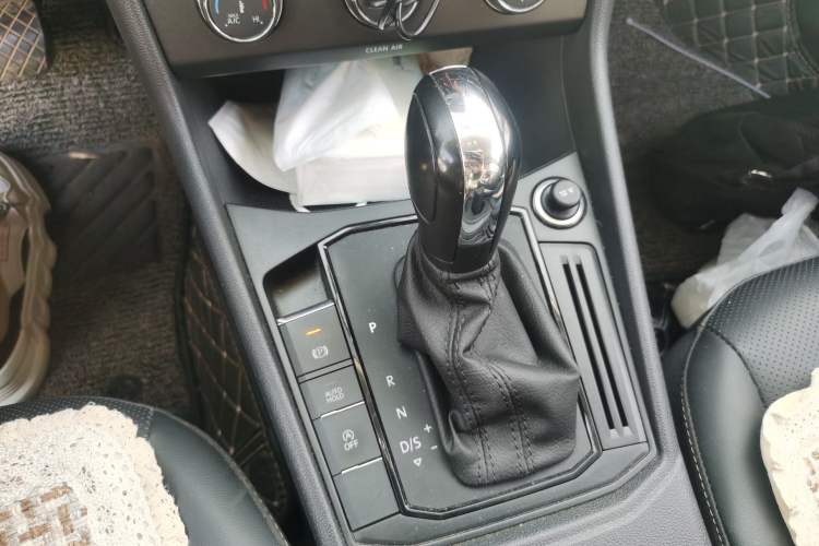 Used Volkswagen Lavida 2019 1.5L Automatic Comfort Edition China VI Standard Gear Lever