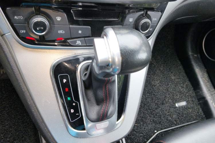 Used Haval H6 2017 Blue Label Sport Edition 1.5T Automatic Two-Wheel Drive Luxury Model Gear Lever