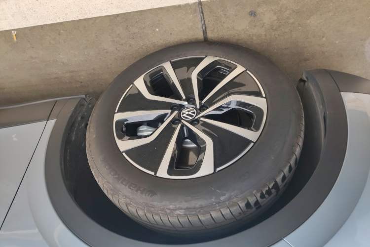 Used Volkswagen ID.4 X 2024 Pure & Smart Edition Left Front Wheel Hub