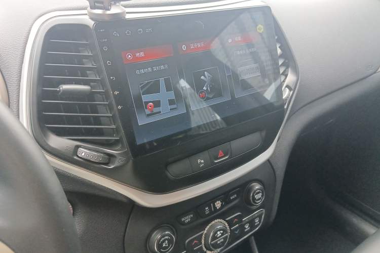 Used Jeep Cherokee 2016 2.4L Professional Edition Audio And AC Panel