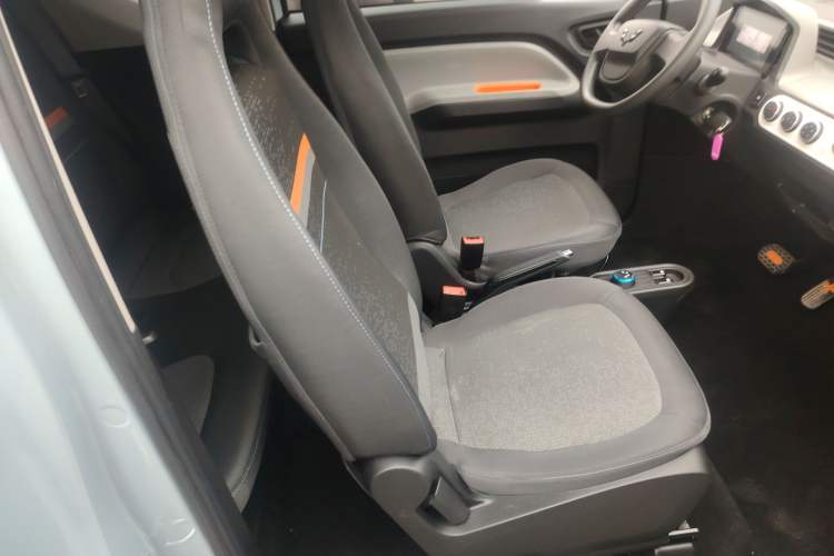 Used Wuling Hongguang MINIEV 2022 Macaron Fashion Model Lithium Iron Phosphate Right Front Seat