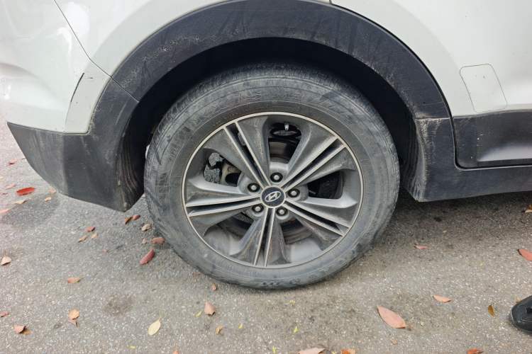 Used Hyundai ix25 2015 1.6L Automatic Two-Wheel Drive Smart GLS Trim Right Rear Wheel Hub