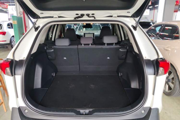 Used Toyota RAV4 2020 2.0L CVT 4x4 Trend Edition Trunk