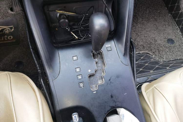 Used Hyundai ix35 2015 2.0L Automatic 2WD Comfort Edition China IV Standard Gear Lever