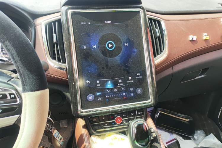 Used SWM X7 2017 1.5T automatic smart version 7 seats Audio And AC Panel