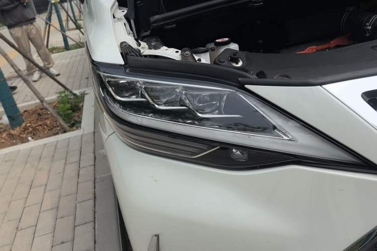 Used Lexus LM 2020 300h Seven-Seat Elegant Edition
