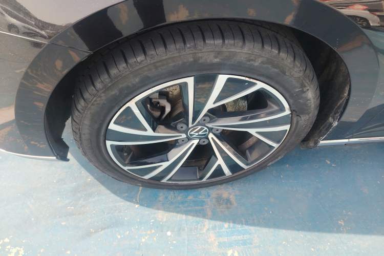 Used Volkswagen Magotan 2021 330TSI DSG 30th Anniversary Edition Left Front Wheel Hub