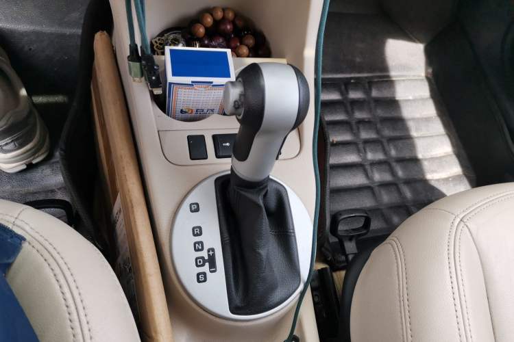 Used Skoda Fabia 2011 1.6L Automatic Crystal Edition Gear Lever