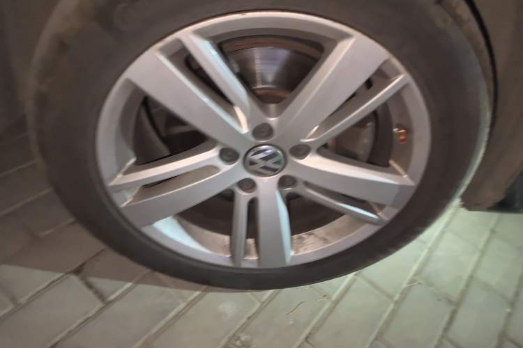 Used Volkswagen Sharan 2018 380TSI Comfort Edition 7-Seater Right Front Wheel Hub