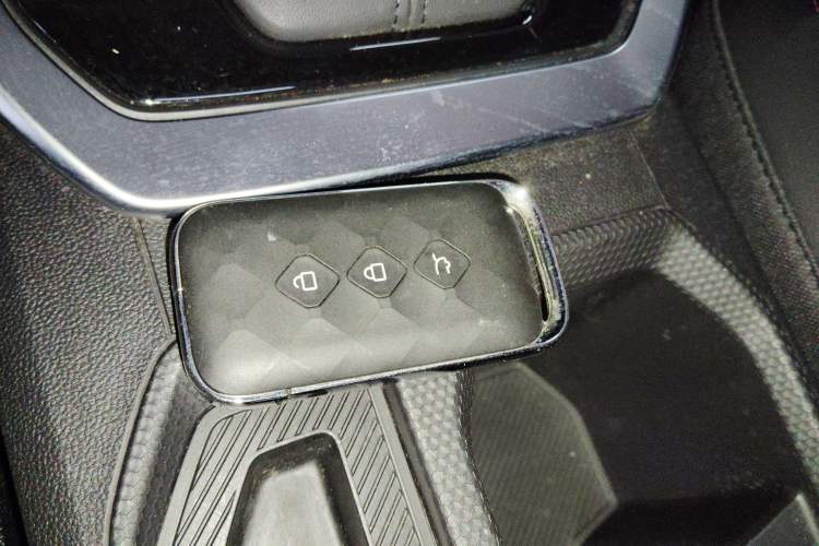 Used Wuling Alvez 2022 1.5T CVT Trendy & Cool Edition Interior 1