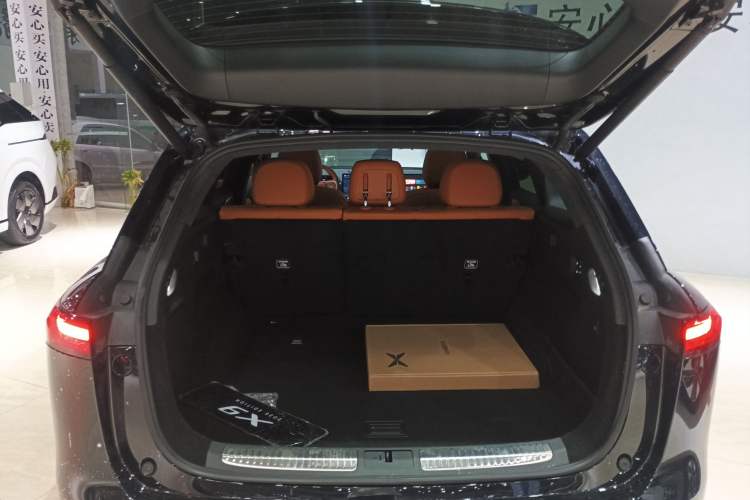 Used XPeng G9 2025 625 Long-Range Max Trunk