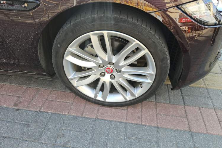 Used Jaguar XFL 2020 XFL 2.0T P200 Two-Wheel-Drive Rally Flag Edition
