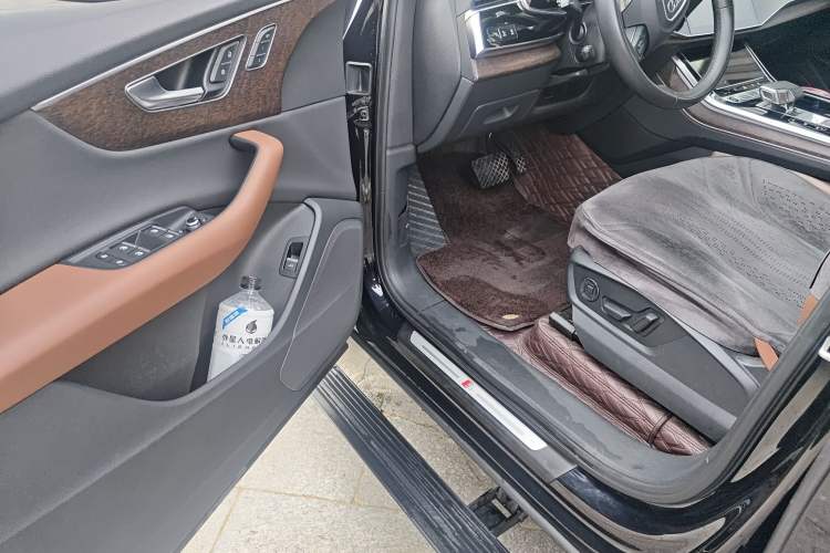 Used Audi Q7 2021 55 TFSI quattro S line Sport model
