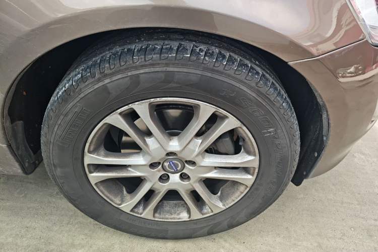 Used Volvo XC60 2015 T5 Smart Upgrade Model Right Front Wheel Hub