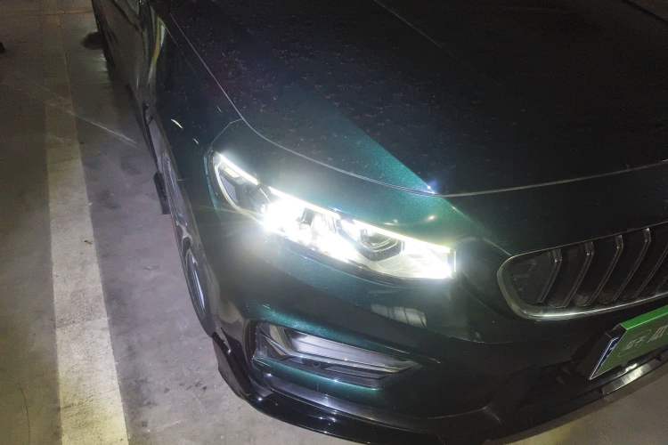 Used Geely Auto Preface 2023 2.0TD "Only This Verdant Green" Edition Right Front Headlight