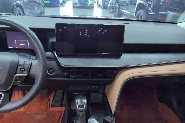 Used Toyota Camry 2024 Dual-Motor 2.0 HGVP Luxury Edition Audio And AC Panel