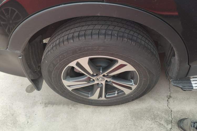 Used Toyota RAV4 2015 2.0L CVT Two-Wheel Drive Fashion Edition
