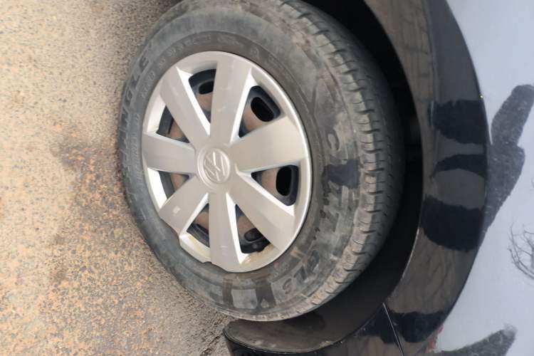 Used Volkswagen Santana 2013 1.6L Manual Fashion Edition Right Front Wheel Hub