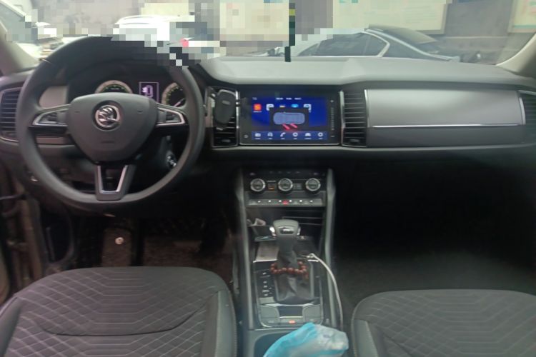 Used Skoda Kodiaq 2018 Facelifted TSI330 5-Seater Two-Wheel-Drive Comfort Edition Center Console