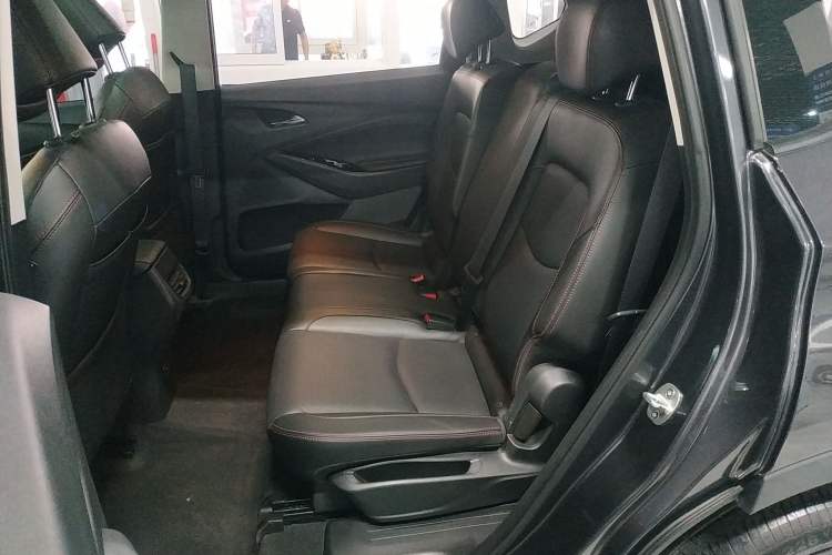 Used Chevrolet Orlando 2020 Light Hybrid Redline 530T Automatic Enjoyment Edition (5+2 Models) Left Rear Seat