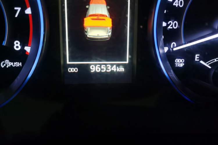 Used Toyota Highlander 2018 2.0T Four-Wheel Drive Luxury Edition 7 Seats China V Emission Standard Odometer Close Up