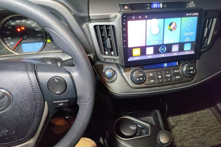 Used Toyota RAV4 2016 2.0L CVT Two-Wheel Drive Fashion Edition China V Standard Audio And AC Panel