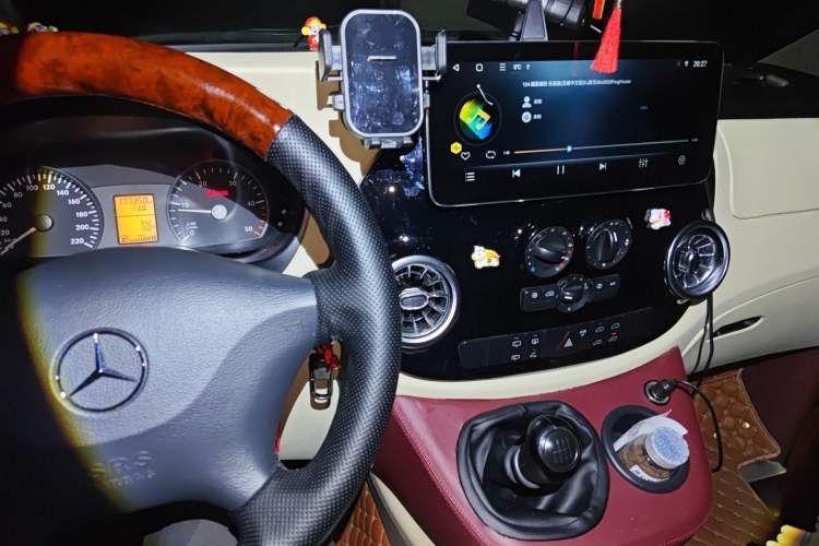 Used Mercedes-Benz Vito 2013 2.1T Elite Edition Audio And AC Panel