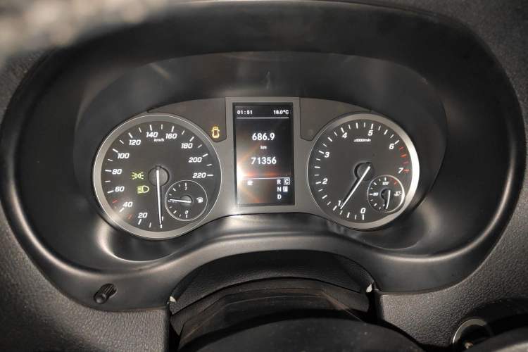 Used Mercedes-Benz Vito 2023 2.0T Elite Version 9 Seats