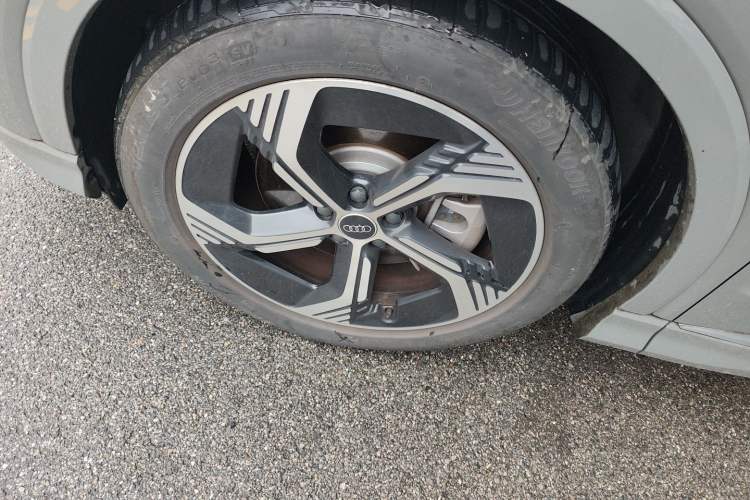 Used Audi Q4 e-tron 2024 40 e-tron Boundary Edition Left Front Wheel Hub