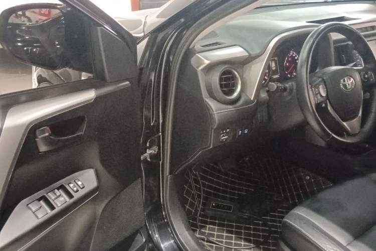 Used Toyota RAV4 2016 2.5L Automatic 4x4 Elite Edition