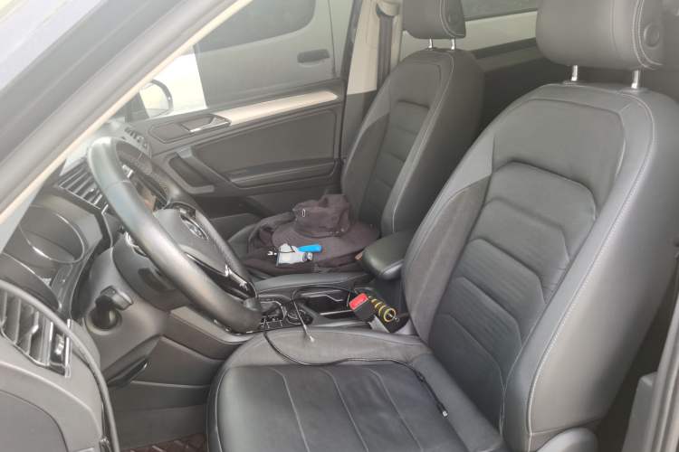 Used Volkswagen Tiguan L 2019 380TSI Automatic All-Wheel Drive Luxury Edition with 7 Seats China VI Standard Left Front Seat