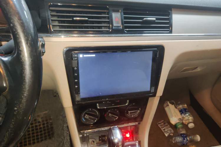 Used Volkswagen Bora 2013 1.6L Automatic Comfort Model Audio And AC Panel