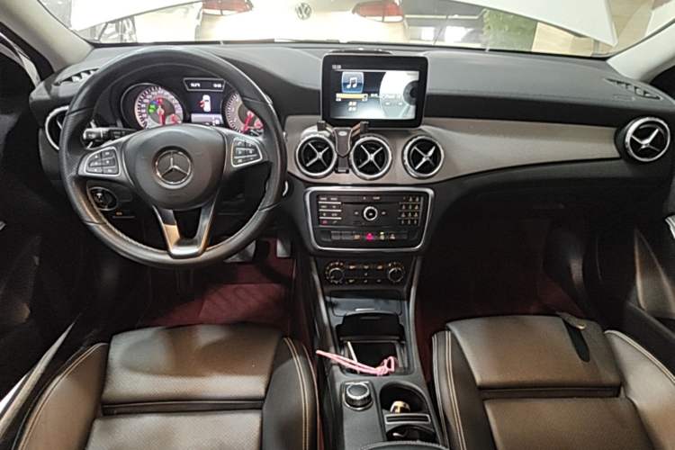Used Mercedes-Benz GLA 2016 GLA 200 Fashion Model Center Console